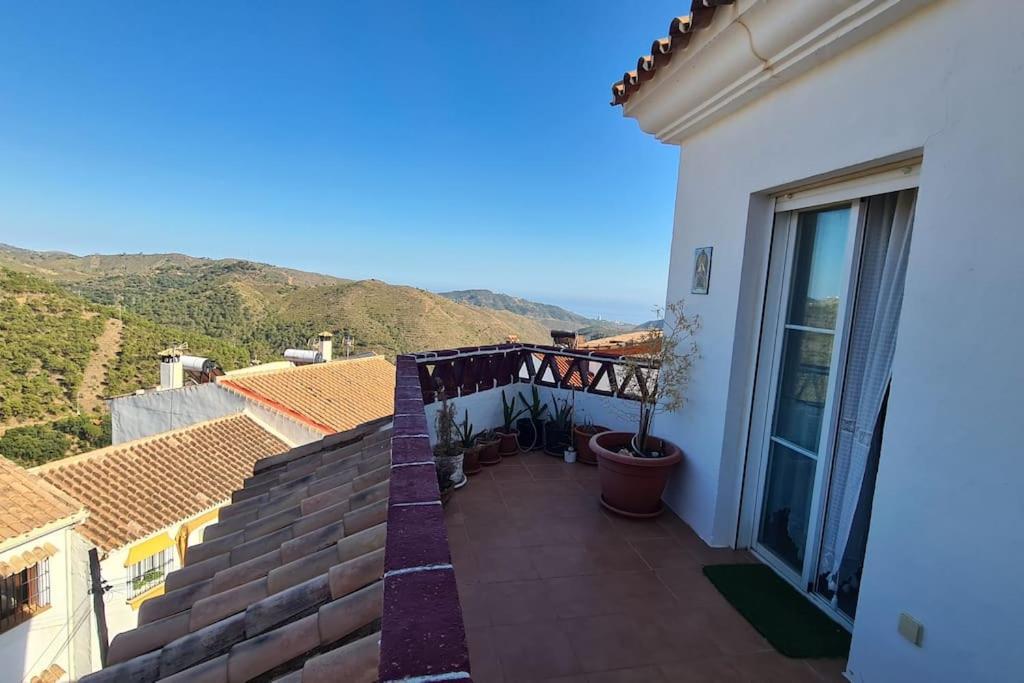 Atico Con Vistas Mar Y Montana Apartment Ojen Exterior photo