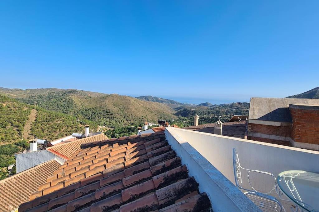Atico Con Vistas Mar Y Montana Apartment Ojen Exterior photo